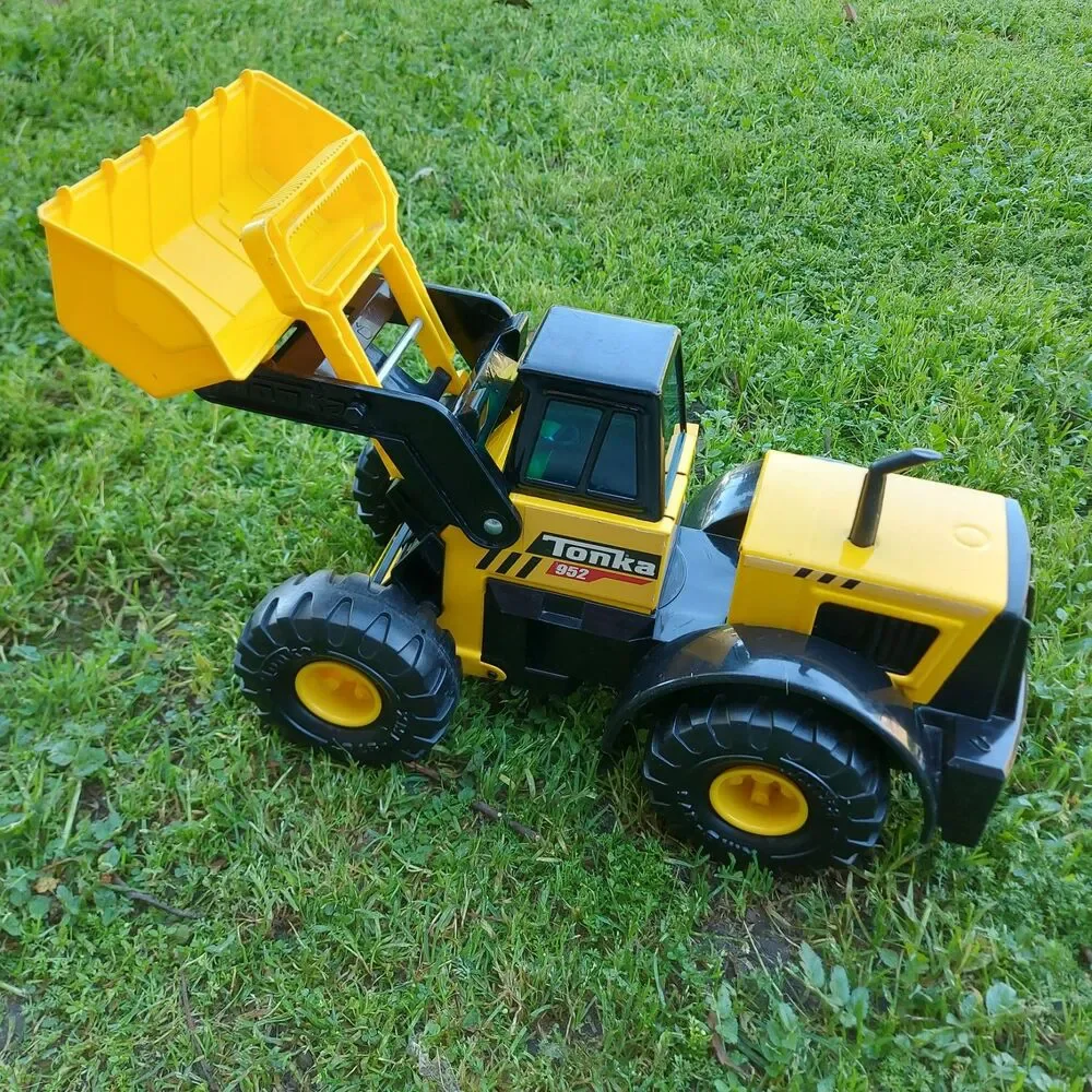 Hasbro Tonka Classic Wheel Loader 952 Front End Loader Steel Plastic Toy Truck